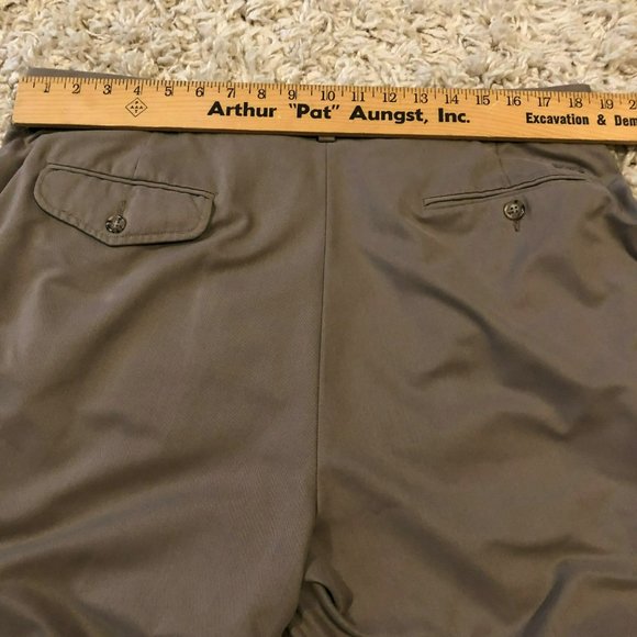 IZOD Sz 38x32 Pleated baggie pants w/Pleats Khaki Tan - Picture 4 of 7